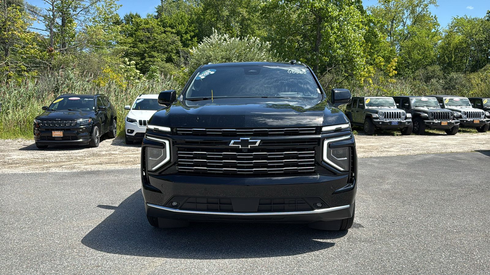 Used 2025 Chevrolet Tahoe High Country AWD/4WD image 3