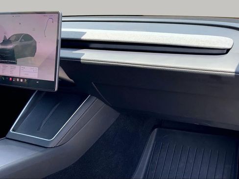 Used 2026 Tesla Model Y 2WD image 17
