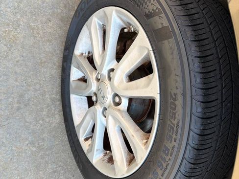 Used 2013 Kia Soul + w/ Audio Pkg FWD image 37