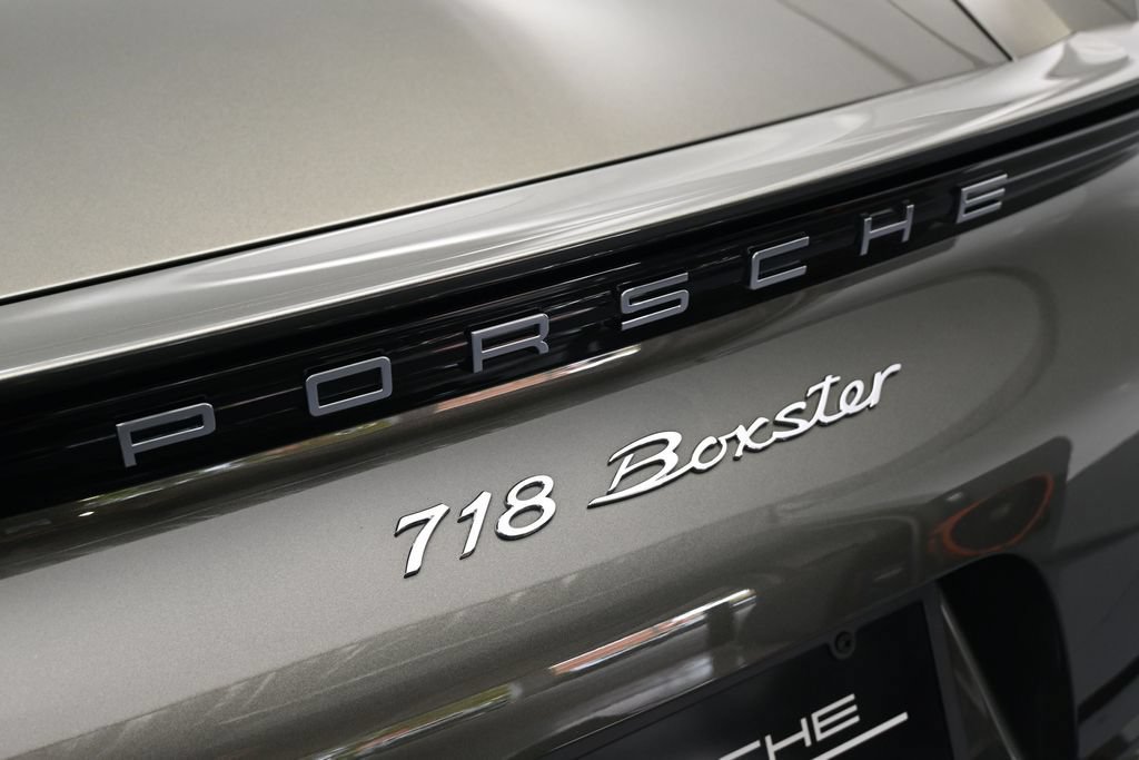 Used 2021 Porsche 718 Boxster RWD image 27