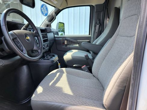 Used 2022 Chevrolet Express 3500 w/ Power Convenience Package RWD image 10