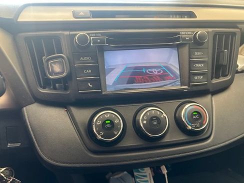 Used 2017 Toyota RAV4 LE FWD image 19