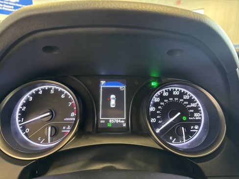 Used 2022 Toyota Camry SE image 12