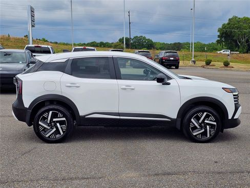 Used 2026 Nissan Kicks SV FWD image 7