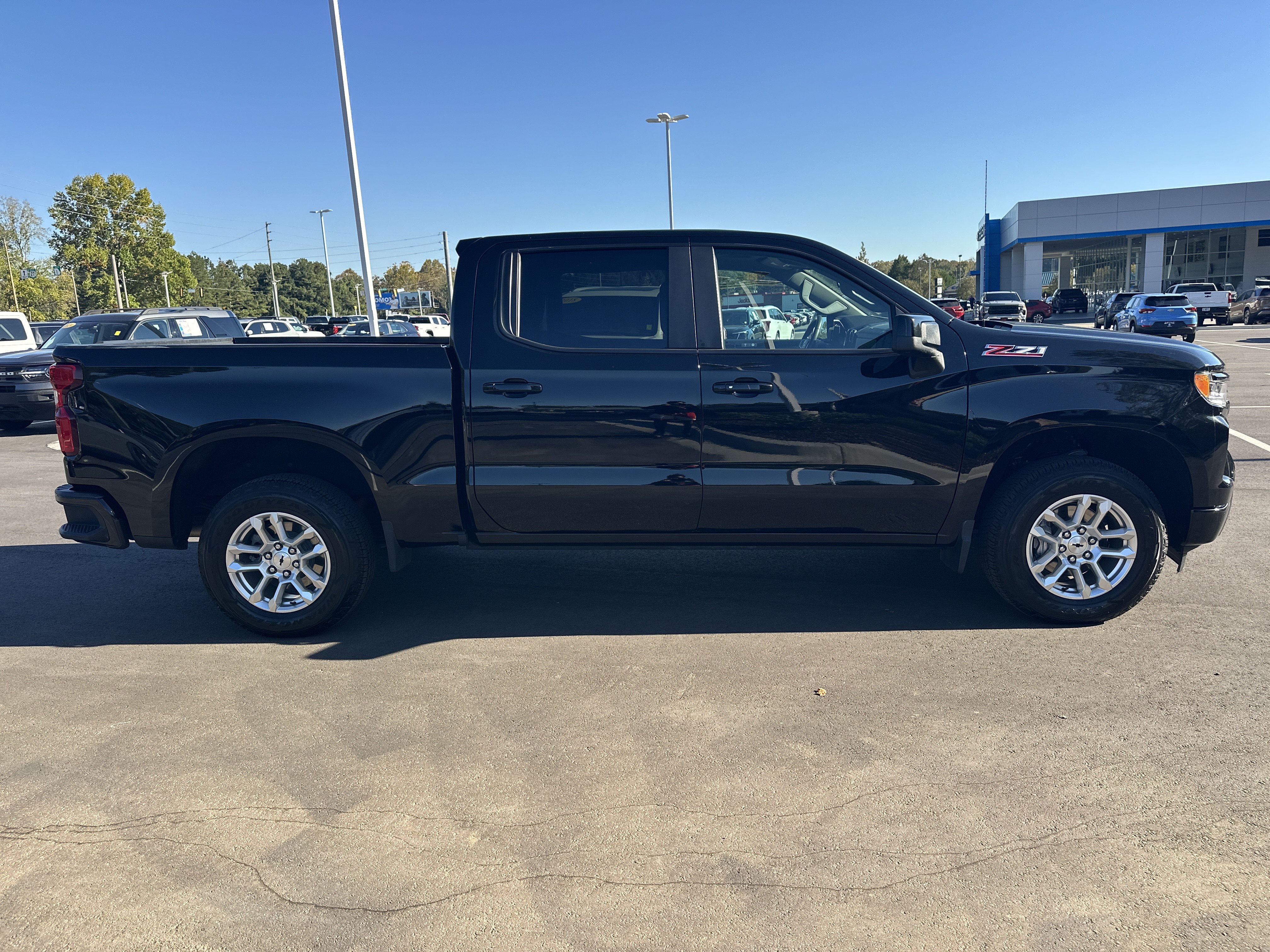 Used 2023 Chevrolet Silverado 1500 RST AWD/4WD image 9