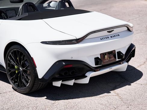 Used 2023 Aston Martin V8 Vantage Roadster image 10