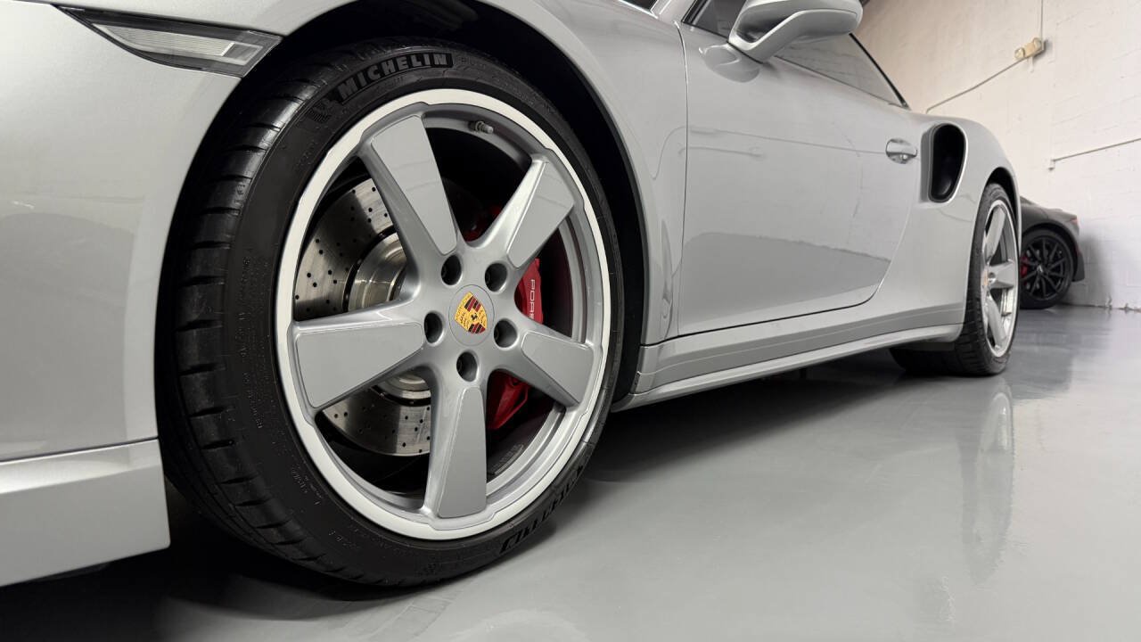 Used 2017 Porsche 911 4 Coupe AWD/4WD image 28