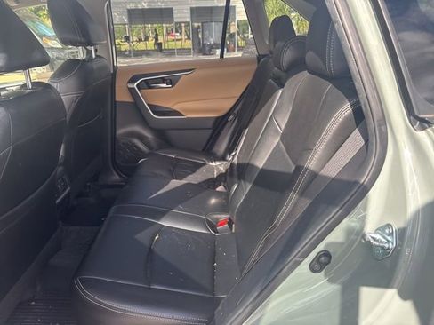 Used 2021 Toyota RAV4 XLE w/ Convenience Package FWD image 10