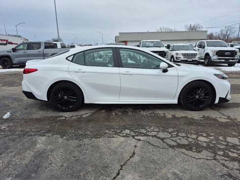 Used 2025 Toyota Camry SE w/ Multimedia Upgrade Package image 6