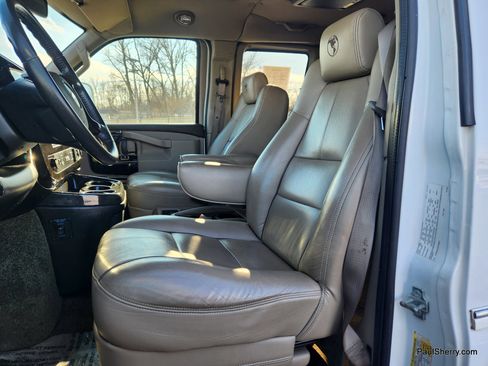 Used 2019 Chevrolet Express 2500 w/ Enhanced Convenience Package image 42
