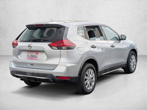 Used 2018 Nissan Rogue S image 5