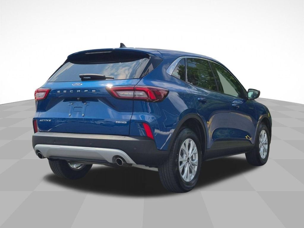Used 2023 Ford Escape Active w/ Tech Pack #1 AWD/4WD image 3