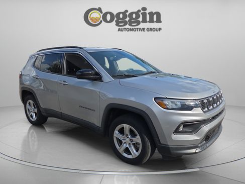 Used 2023 Jeep Compass Latitude AWD/4WD image 7