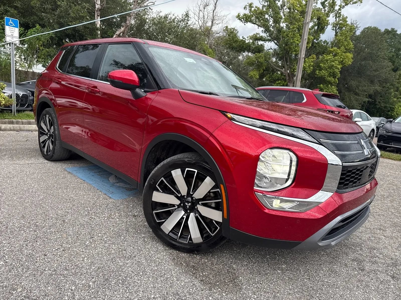 Used 2025 Mitsubishi Outlander SE FWD image 6