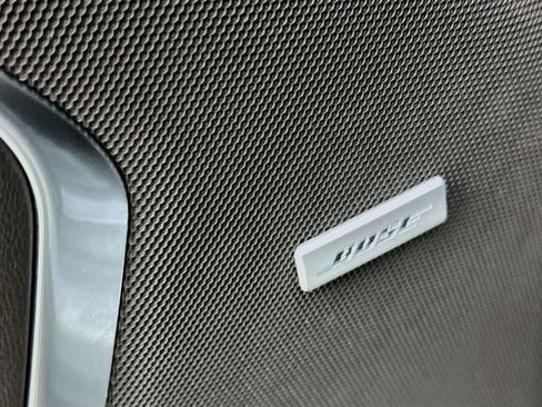 Used 2024 GMC Yukon XL SLT w/ SLT Luxury Package image 21