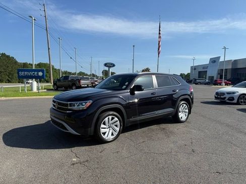 Used 2020 Volkswagen Atlas Cross Sport SE w/ Panoramic Sunroof Package FWD image 3