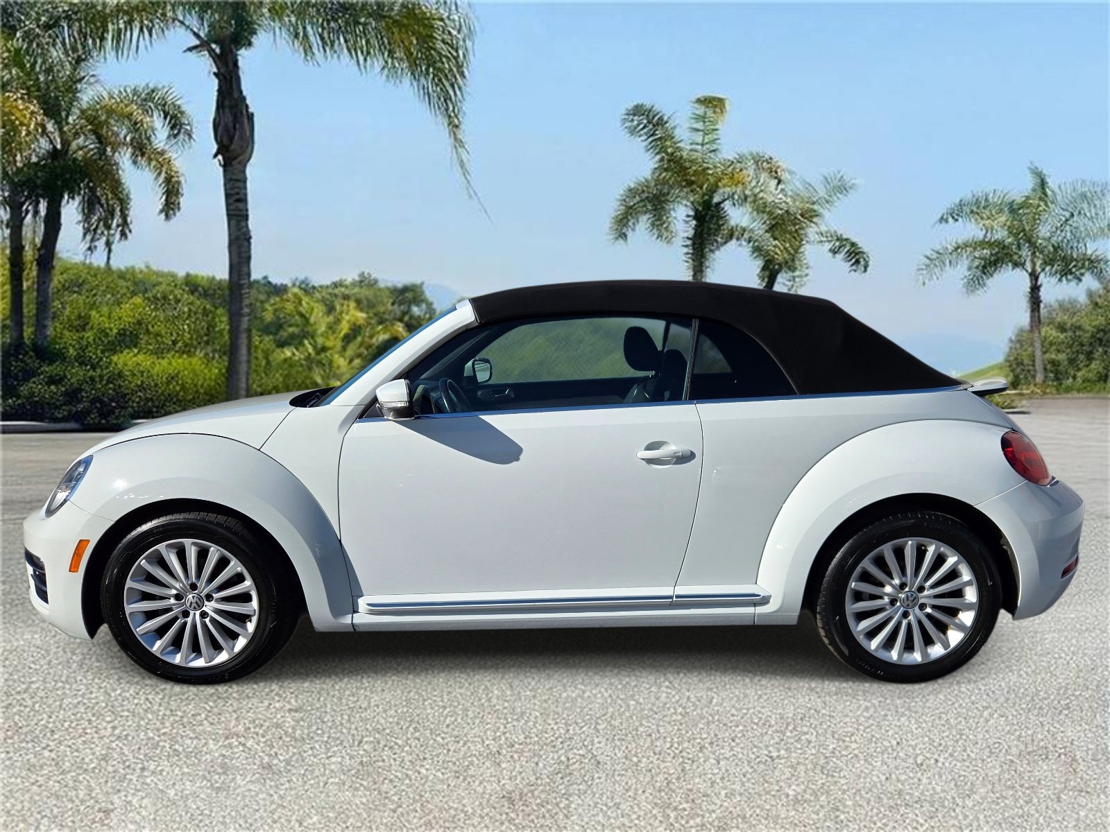 Used 2019 Volkswagen Beetle 2.0T SE FWD image 2