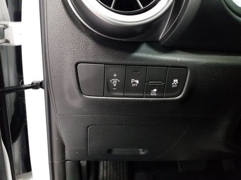 Used 2023 Hyundai Kona Limited w/ Cargo Package FWD image 10