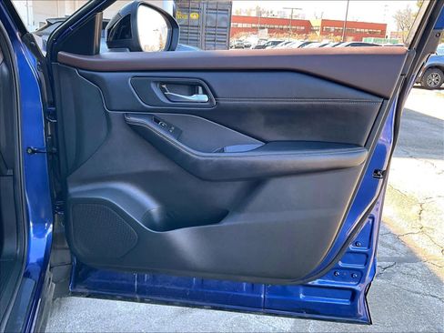 Used 2023 Nissan Rogue SL w/ SL Premium Package image 12