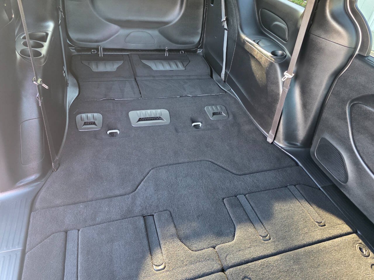 Used 2026 Chrysler Pacifica Select FWD image 18