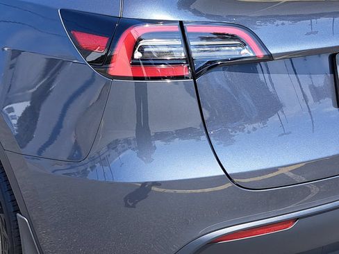 Used 2023 Tesla Model Y Long Range AWD/4WD image 37