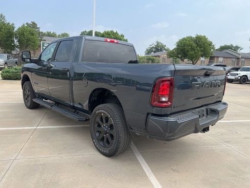 Used 2025 RAM 2500 Big Horn AWD/4WD image 3