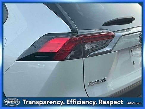 Used 2020 Toyota RAV4 Limited image 11