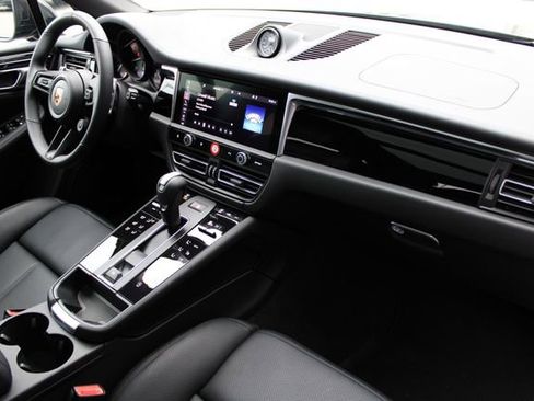 Used 2026 Porsche Macan AWD/4WD image 26