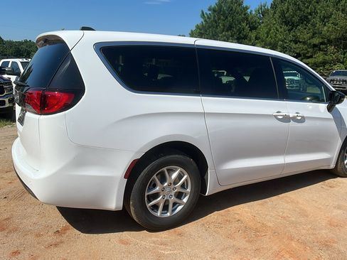New 2026 Chrysler Voyager LX image 8