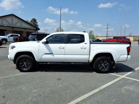 Used 2021 Toyota Tacoma SR5 w/ Technology Package image 8