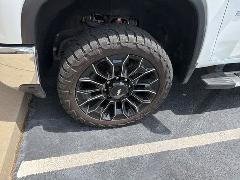 Used 2024 Chevrolet Silverado 2500 LT image 5