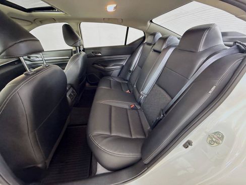 Used 2024 Nissan Altima 2.5 SL FWD image 11