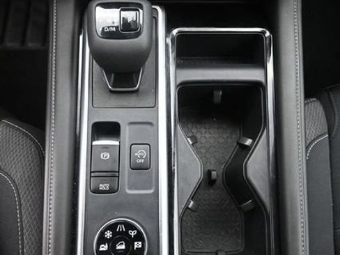 Used 2024 Nissan Pathfinder SV AWD/4WD image 19