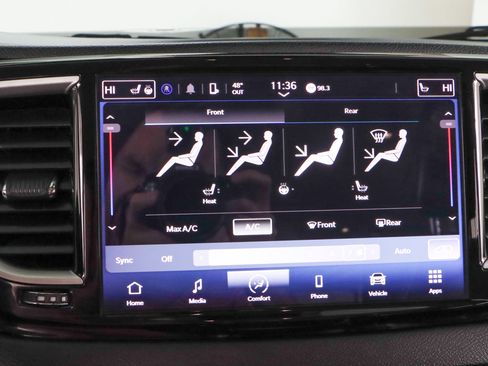 Used 2023 Chrysler Pacifica Touring-L image 19