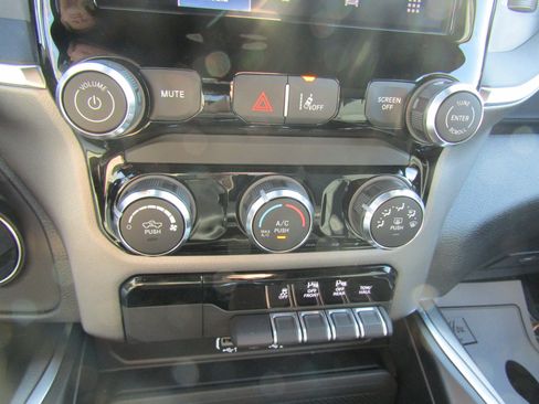 New 2026 RAM 1500 Express AWD/4WD image 26