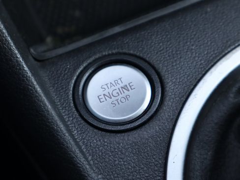Used 2013 Volkswagen Beetle TDI FWD image 25