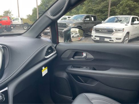 New 2026 Chrysler Pacifica Select image 37