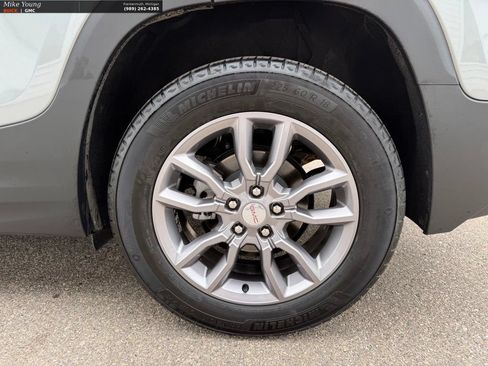 Used 2024 GMC Terrain SLT FWD image 12