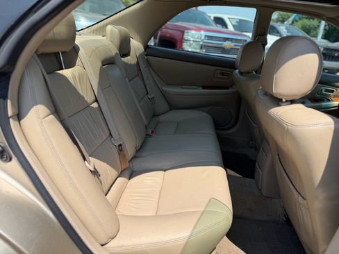 Used 2000 Lexus ES 330 FWD image 7