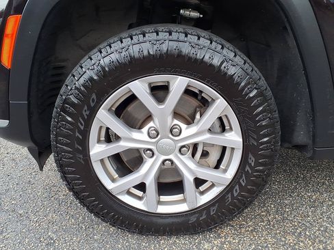 Certified 2022 Jeep Grand Cherokee L Limited AWD/4WD image 7