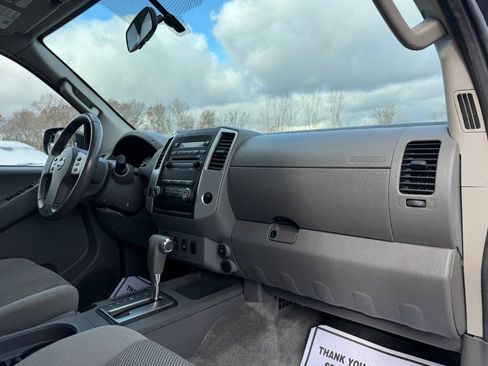 Used 2012 Nissan Frontier SV image 19