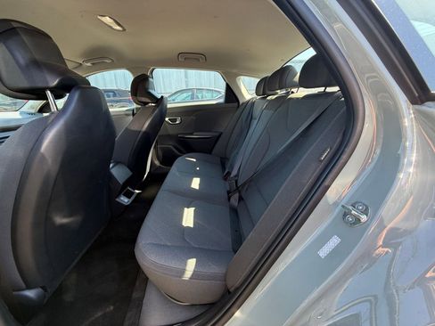 Used 2025 Kia K4 FWD image 36