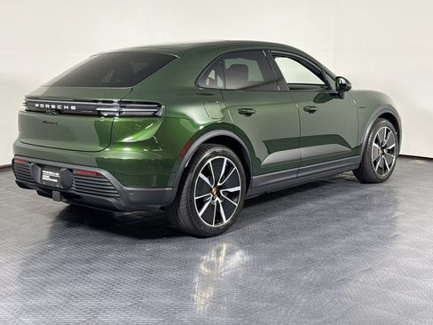 Certified 2025 Porsche Macan 4 Electric AWD/4WD image 7