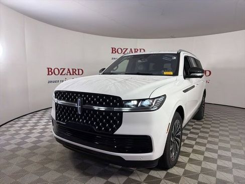 Used 2025 Lincoln Navigator Black Label AWD/4WD image 4