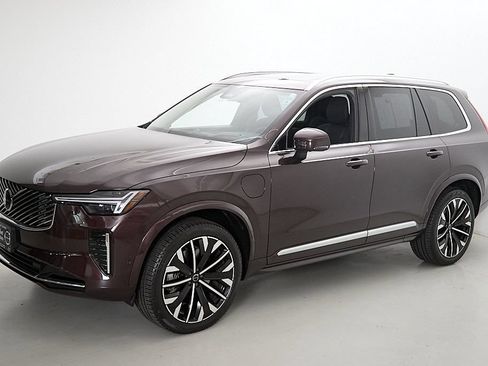Certified 2025 Volvo XC90 T8 Ultra AWD/4WD image 6