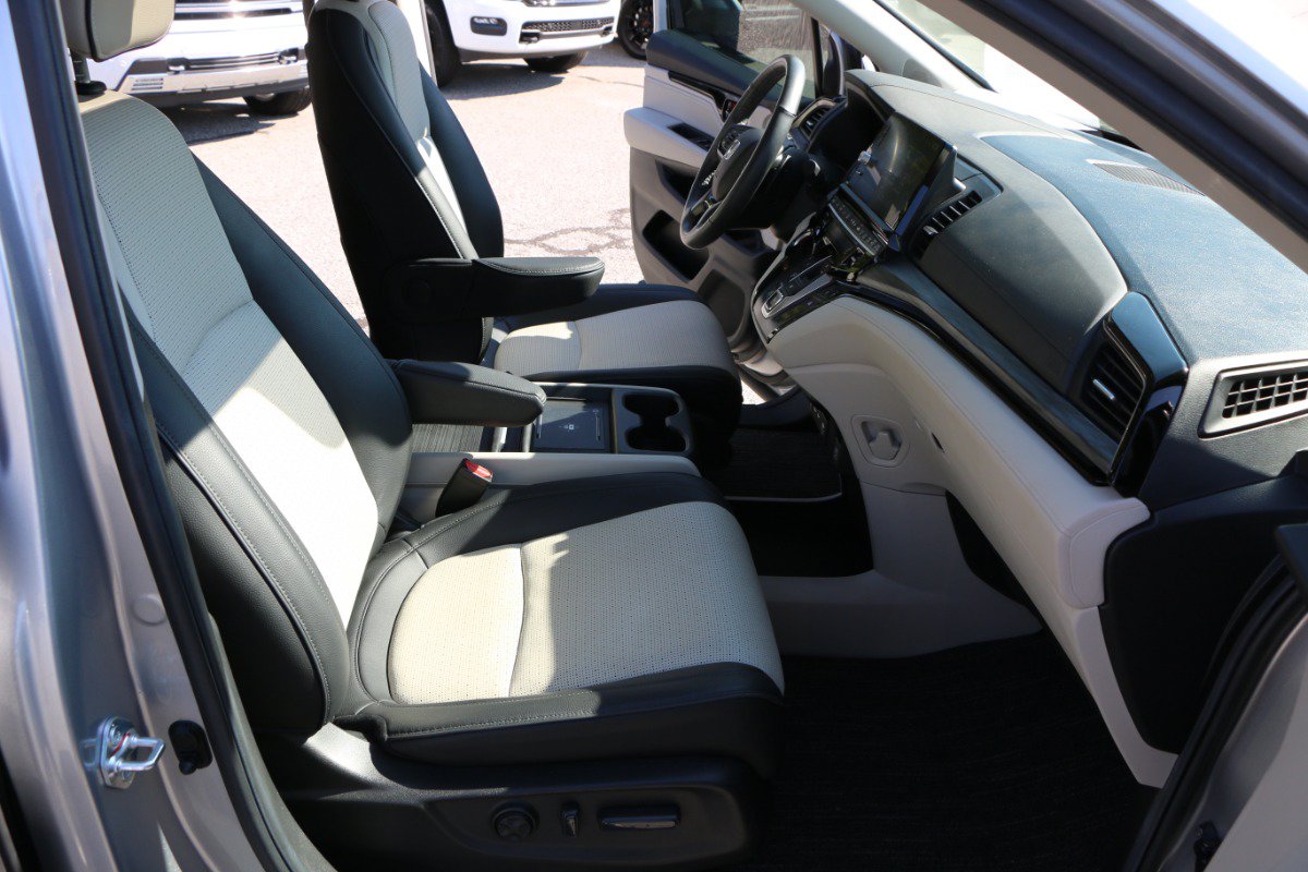 Used 2025 Honda Odyssey Elite image 29