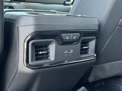 Used 2025 Chevrolet Silverado 2500 ZR2 w/ Technology Package AWD/4WD image 27