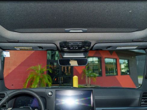 Used 2025 Lexus GX 550 w/ Accessory Package (31) AWD/4WD image 14