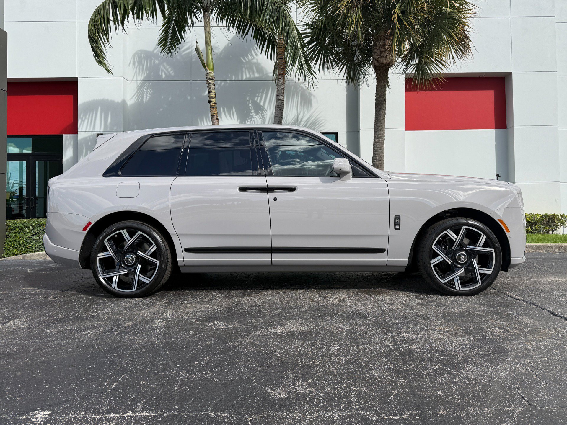 Used 2026 Rolls-Royce Cullinan Black Badge AWD/4WD image 2