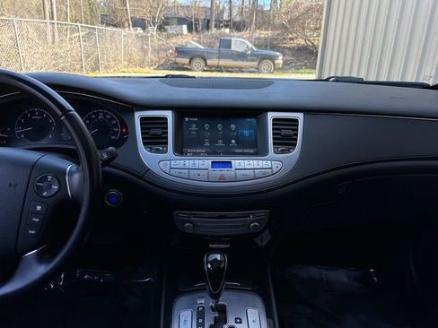 Used 2013 Hyundai Genesis 3.8 w/ Technology Pkg image 15